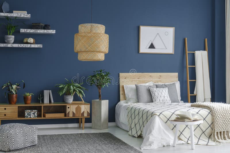 Zijaanzicht van slaapkamer royalty-vrije stock afbeelding Zijaanzicht van slaapkamer royalty-vrije stock afbeelding