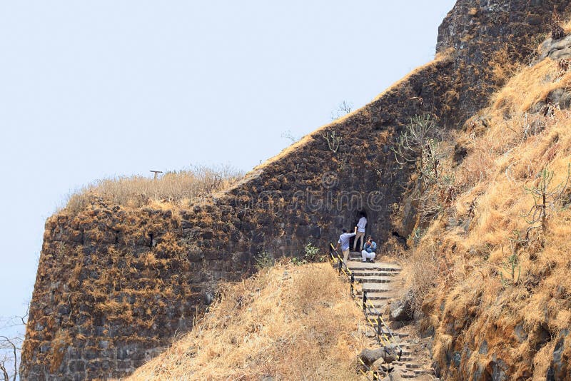 Zijgevel en stappen binnen Sinhagad-fort, Sinhagad-Fort, Pune royalty-vrije stock afbeeldingen Zijgevel en stappen binnen Sinhagad-fort, Sinhagad-Fort, Pune royalty-vrije stock afbeeldingen