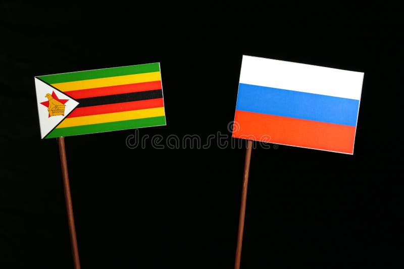 Zimbabwe flaga z rosjanin flaga na czerni zdjęcia royalty free