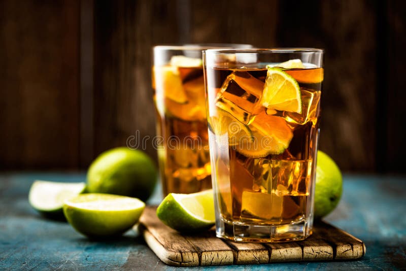 Zimny longdrink lub lemoniada obraz royalty free