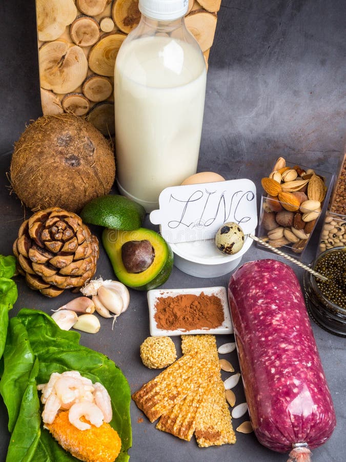 Zinco, ingredientes ou produtos da inscrição contendo o zinco e a fibra dietética na placa cinzenta, fontes naturais de minerais, fotos de stock Zinco, ingredientes ou produtos da inscrição contendo o zinco e a fibra dietética na placa cinzenta, fontes naturais de minerais, fotos de stock