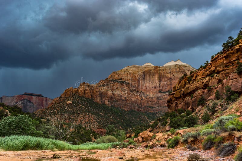 Zion_Storm image stock. Image du nuages, horizontal, montagnes 57120499