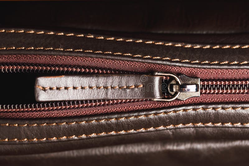 zipper of brown leather bag