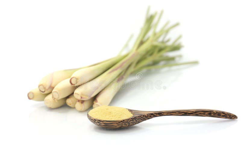 Zitronengras auf einem hölzernen Löffel lizenzfreie stockfotografie Zitronengras auf einem hölzernen Löffel lizenzfreie stockfotografie