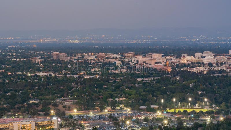 Zmierzch nocy timelapse piękny róża pucharu i Pasadena śródmieścia widok zbiory wideo