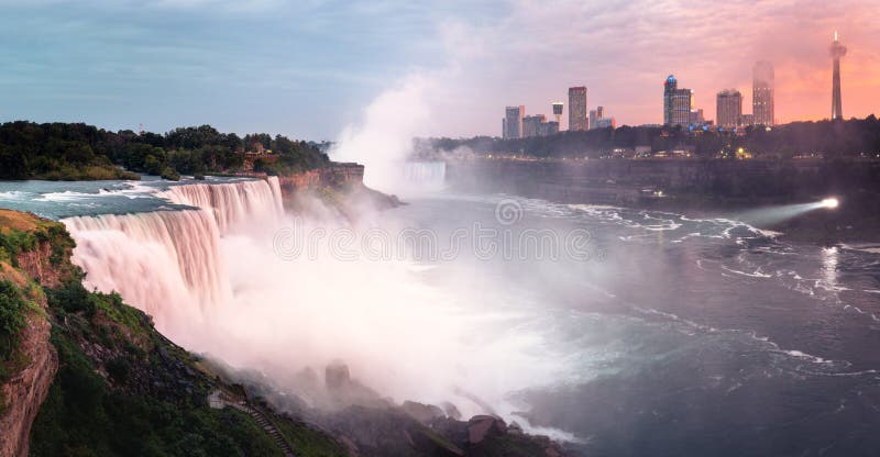 Zmierzch panorama różowi Niagara spadki obrazy stock Zmierzch panorama różowi Niagara spadki obrazy stock
