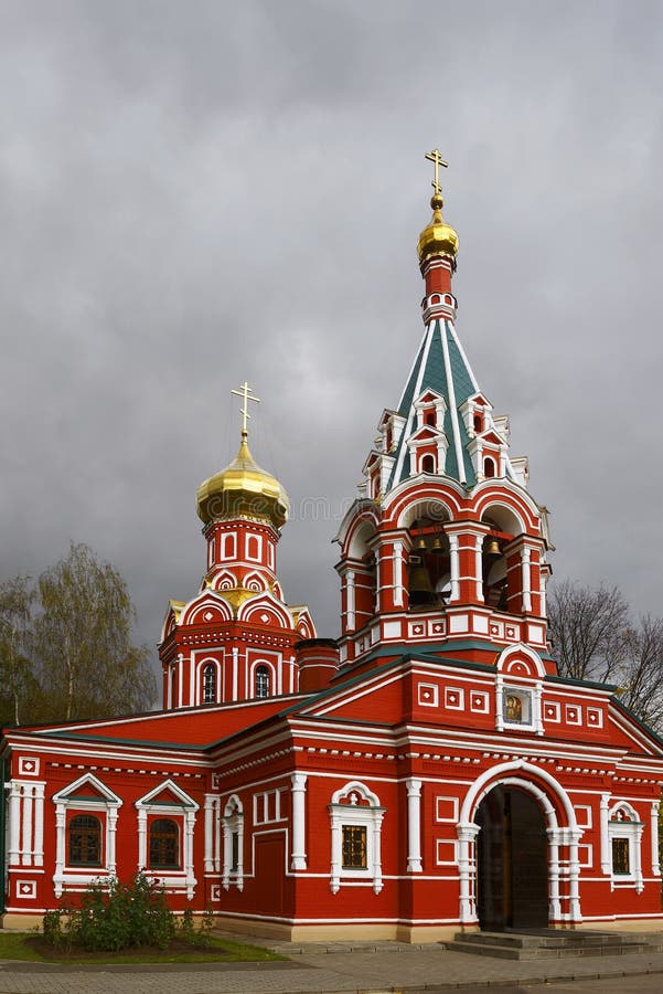 Znamenskaya catedral Krasnogorsk, région de Moscou image libre de droits Znamenskaya catedral Krasnogorsk, région de Moscou image libre de droits