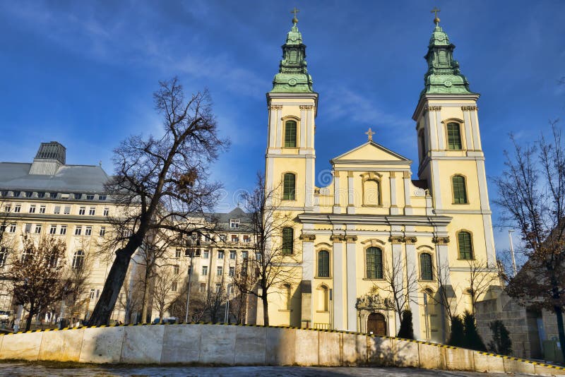 Zniszczone śródmieście farny kościół w Budapest, Węgry
