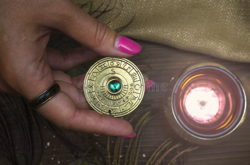 Zodiaka koła talizman Horoskopu amulet astrologia zdjęcie stock Zodiaka koła talizman Horoskopu amulet astrologia zdjęcie stock