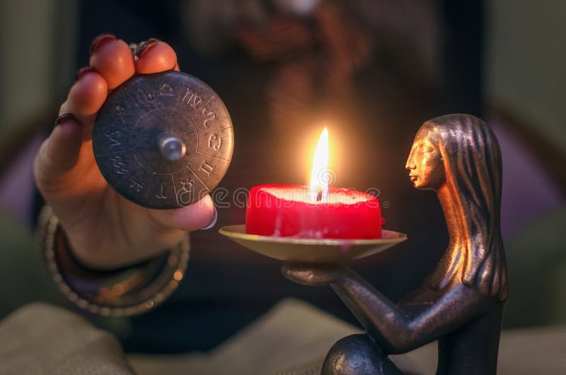 Zodiaka talizman Horoskopu koło astrologia Pomyślność narrator wróżba zdjęcia stock Zodiaka talizman Horoskopu koło astrologia Pomyślność narrator wróżba zdjęcia stock