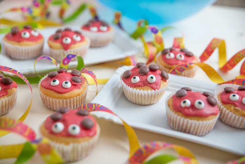 Lieve Lieveheersbeestjes Muffins royalty-vrije stock foto's