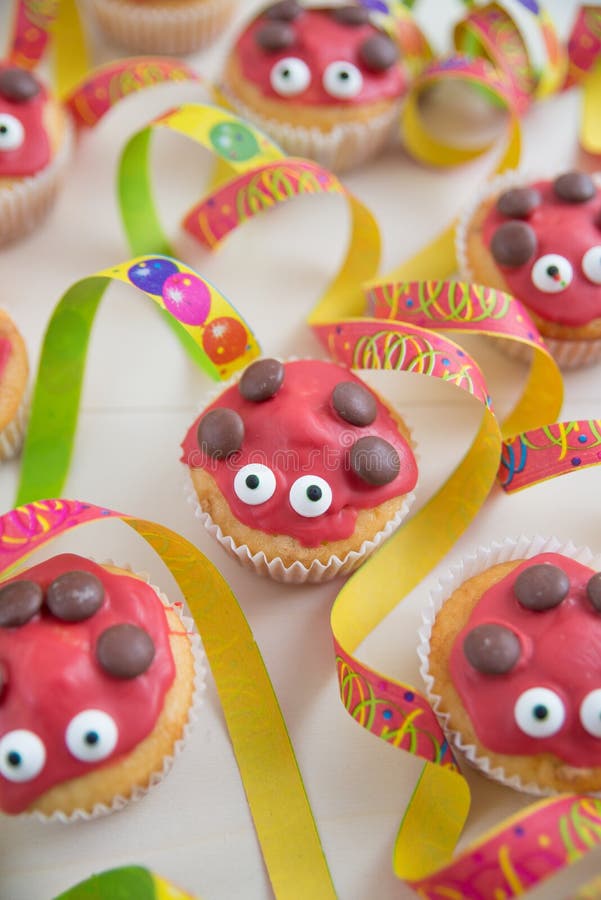 Lieve Lieveheersbeestjes Muffins stock afbeeldingen