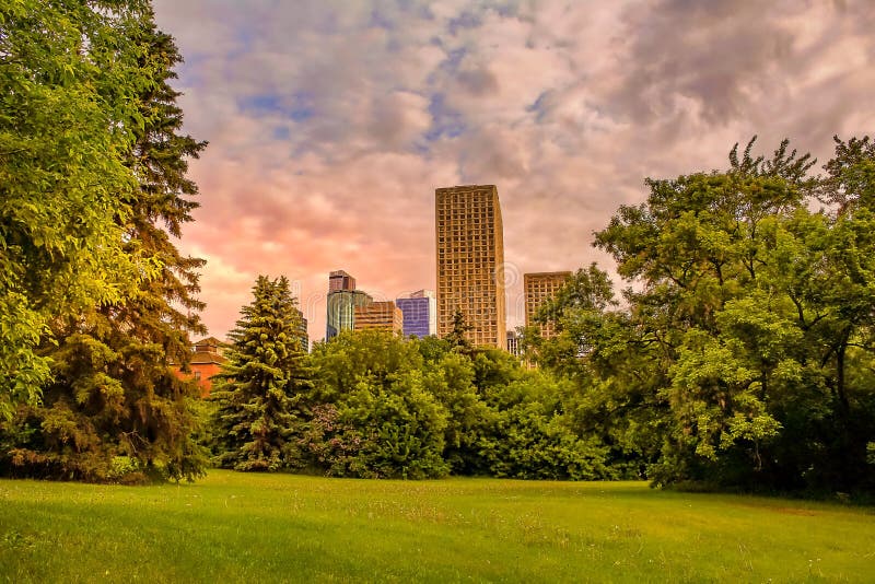 Zon die over Edmonton Van de binnenstad toenemen royalty-vrije stock fotografie Zon die over Edmonton Van de binnenstad toenemen royalty-vrije stock fotografie