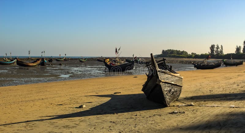 Zona de reparação de embarcações na costa da ilha de saint martin no oceano índio e na costa da baía de bangal