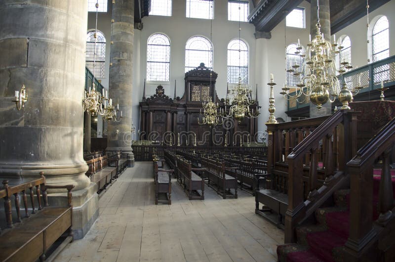 Zona para sentarse en la sinagoga portuguesa vieja, Amsterdam imagen de archivo libre de regalías Zona para sentarse en la sinagoga portuguesa vieja, Amsterdam imagen de archivo libre de regalías