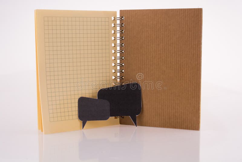 Zones de dialogue pr?s d'un carnet photos libres de droits Zones de dialogue pr?s d'un carnet photos libres de droits