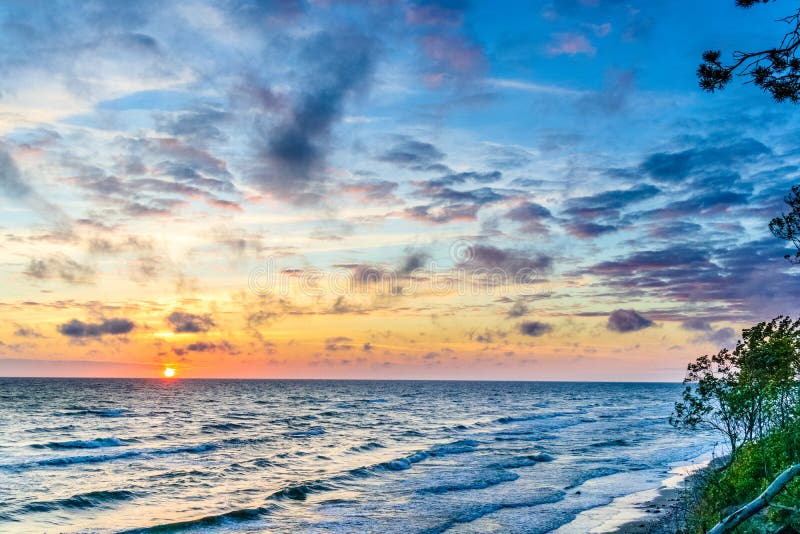Zonsondergang bij de kust dichtbij Klaipeda, Litouwen royalty-vrije stock fotografie Zonsondergang bij de kust dichtbij Klaipeda, Litouwen royalty-vrije stock fotografie