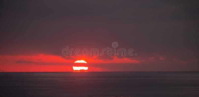 Zonsondergang bij de Vreedzame Oceaan stock foto's Zonsondergang bij de Vreedzame Oceaan stock foto's