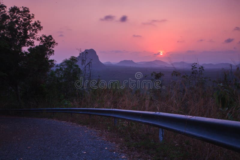 Zonsondergang in gezichtspunt in Prachuap Khiri Khan Province, Thailand royalty-vrije stock afbeeldingen Zonsondergang in gezichtspunt in Prachuap Khiri Khan Province, Thailand royalty-vrije stock afbeeldingen