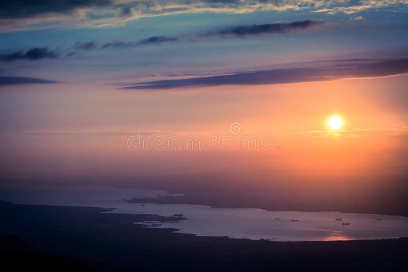 Zonsondergang in het Kartepe-bergenlandschap Turkije royalty-vrije stock fotografie Zonsondergang in het Kartepe-bergenlandschap Turkije royalty-vrije stock fotografie