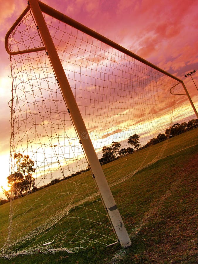 Zonsondergang II van het voetbal royalty-vrije stock fotografie Zonsondergang II van het voetbal royalty-vrije stock fotografie