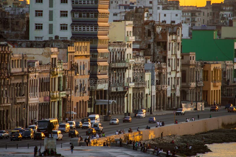 Zonsondergang in Malecà ³ n, Havana, Cuba stock foto Zonsondergang in Malecà ³ n, Havana, Cuba stock foto