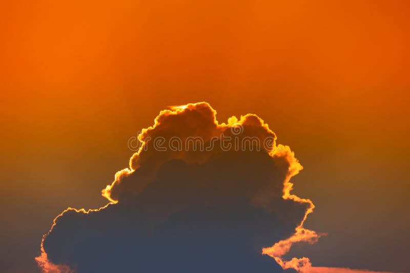 Zonsondergang mooi kleurrijk licht goud in blauwe hemel, schemeringtijd royalty-vrije stock fotografie Zonsondergang mooi kleurrijk licht goud in blauwe hemel, schemeringtijd royalty-vrije stock fotografie