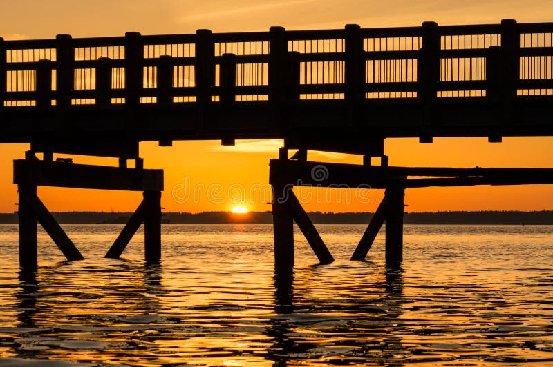 Zonsondergang onder de promenade royalty-vrije stock fotografie Zonsondergang onder de promenade royalty-vrije stock fotografie