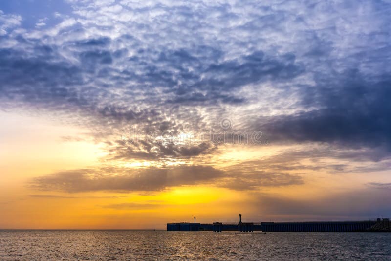 Zonsondergang op de Zwarte Zee, Adler, Sotchi, Rusland royalty-vrije stock afbeelding Zonsondergang op de Zwarte Zee, Adler, Sotchi, Rusland royalty-vrije stock afbeelding