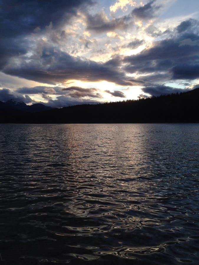 Zonsondergang op Patricia Lake royalty-vrije stock fotografie Zonsondergang op Patricia Lake royalty-vrije stock fotografie
