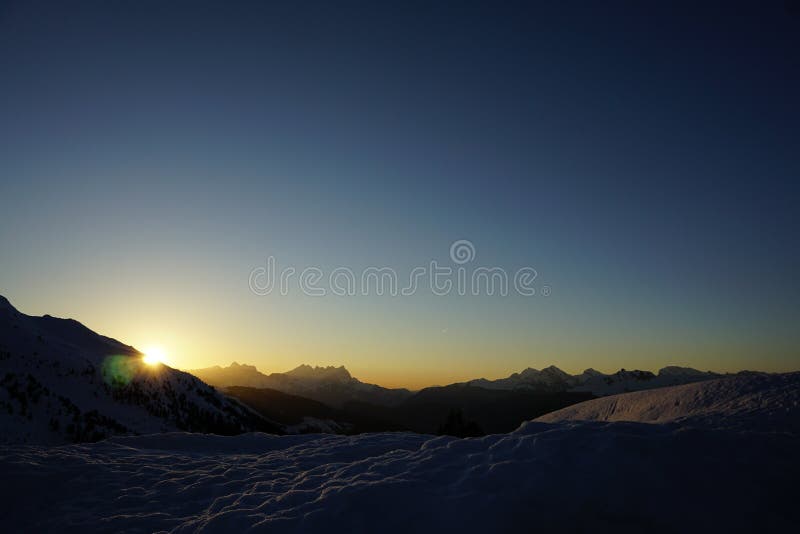 Zonsondergang over de deuken du Midi royalty-vrije stock afbeelding Zonsondergang over de deuken du Midi royalty-vrije stock afbeelding