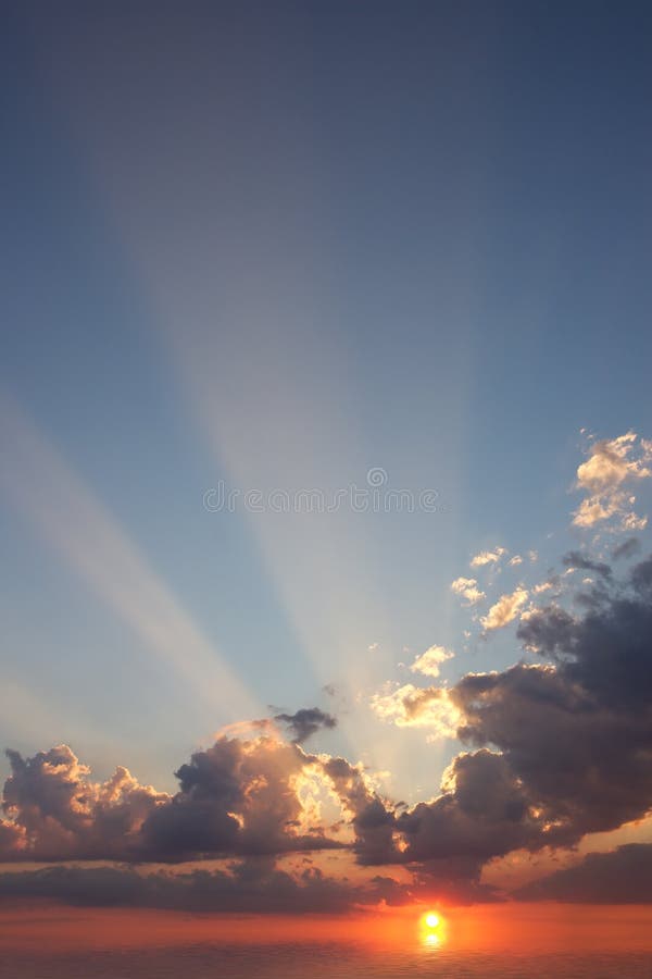 Zonsondergang boven water stock fotografie