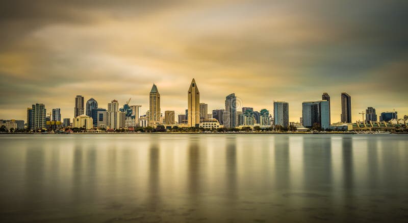 Zonsonderganghorizon van San Diego de stad in, Californië royalty-vrije stock fotografie Zonsonderganghorizon van San Diego de stad in, Californië royalty-vrije stock fotografie