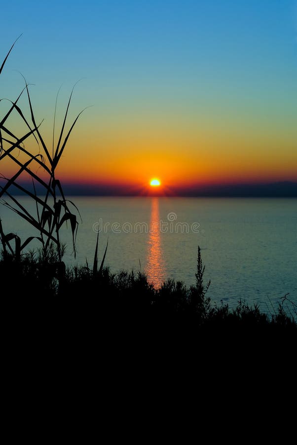 Zonsondergangsilhouet in Adriatic royalty-vrije stock fotografie Zonsondergangsilhouet in Adriatic royalty-vrije stock fotografie