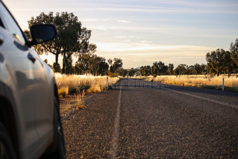 Zonsondergangweg Mooi landschap Australië stock foto
