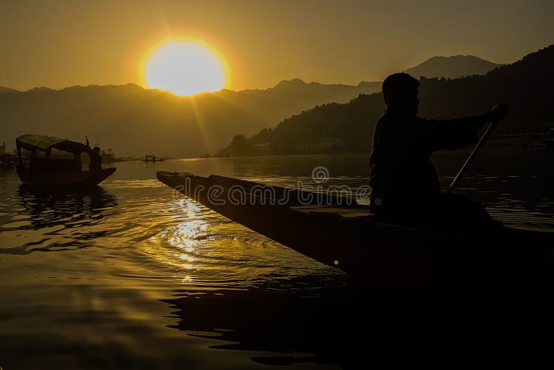 Zonsopgang bij Dal meer, Kashmir stock afbeeldingen Zonsopgang bij Dal meer, Kashmir stock afbeeldingen
