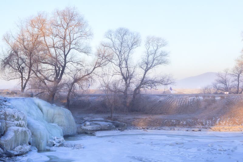 Zonsopgang bij Rijpeiland in Jilin, China royalty-vrije stock fotografie Zonsopgang bij Rijpeiland in Jilin, China royalty-vrije stock fotografie