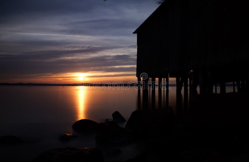 Zonsopgang over het meer stock foto Zonsopgang over het meer stock foto