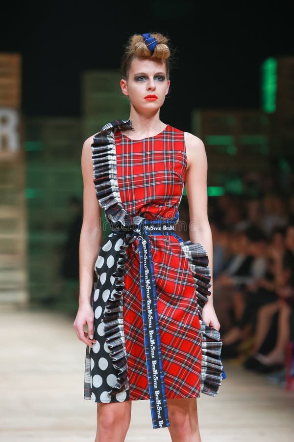 Zoran Aragovic Fashion Show Editorial Image - Image of dress, clothes ...