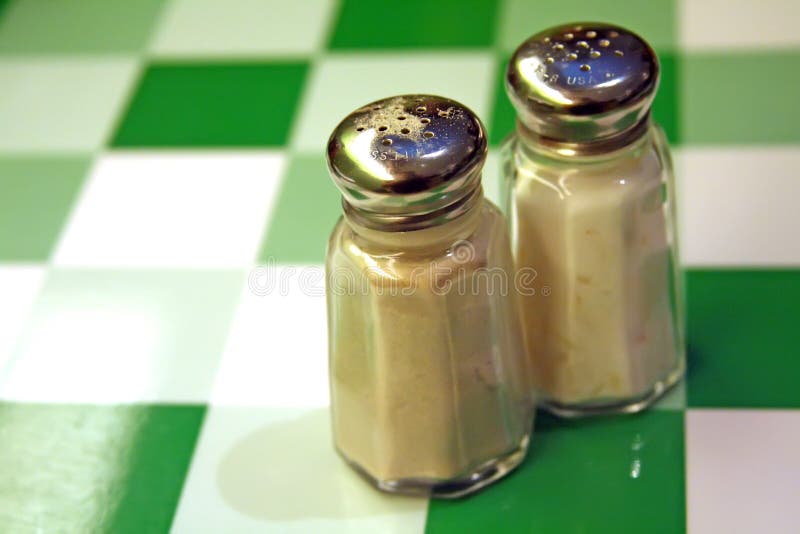 Zout en peper stock foto. Image of zout, tafelkleed, ingrediënten 3277618