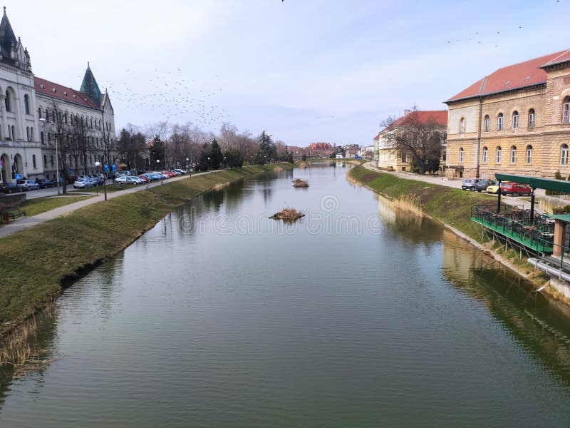 Zrenjanin serbia River begej-källenergi från bron arkivbild