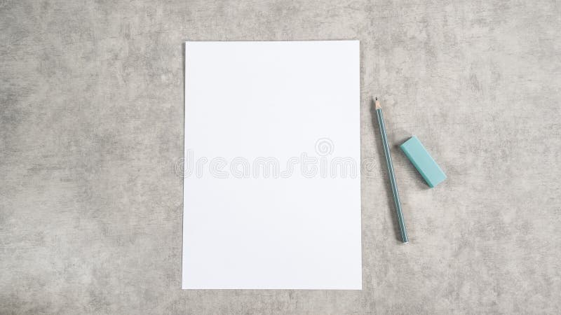 Zrzut pustego papieru w widoku o wysokim kącie fotografia stock