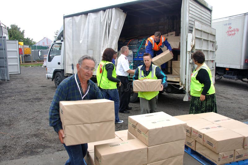 Volunteers unload food for victims of the 6.4 earthquake in Christchurch, South Island, New Zealand, 22-2-2011. Volunteers unload food for victims of the 6.4 earthquake in Christchurch, South Island, New Zealand, 22-2-2011