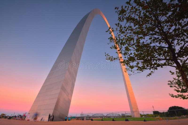 Zugangs-Bogen in St. Louis, Missouri lizenzfreie stockfotos Zugangs-Bogen in St. Louis, Missouri lizenzfreie stockfotos