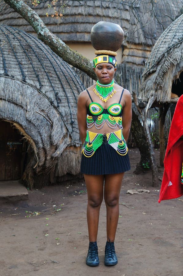 Zulu woman puts the pot on her head,South Africa. royalty free stock photos Zulu woman puts the pot on her head,South Africa. royalty free stock photos