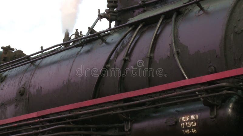 Trem De Brinquedo Com Fumaça Movendo-se No Modelo Ferroviário. Foto de  Stock - Imagem de frete, preto: 253724298