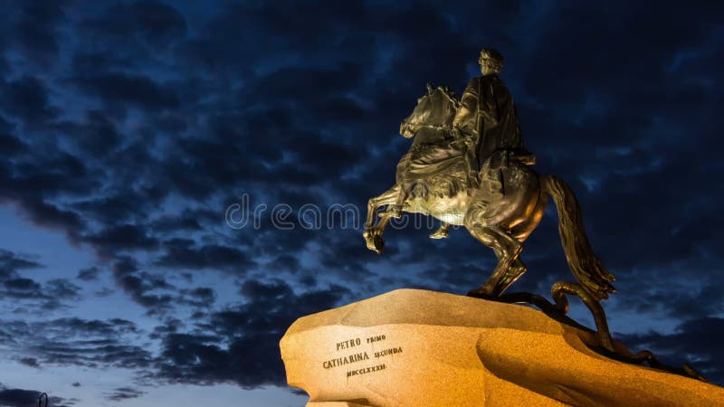 (zumbido) Peter The Great Statue na noite