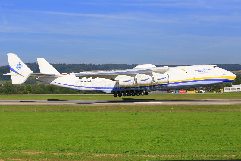 Mirya Antonov An 225 from Ukraine ladning at Zurich airport. Mirya Antonov An 225 from Ukraine ladning at Zurich airport