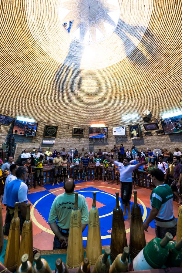 Zurkhaneh nell'Iran immagini stock libere da diritti