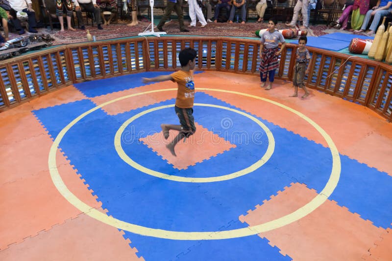 Zurkhaneh nell'Iran immagini stock libere da diritti